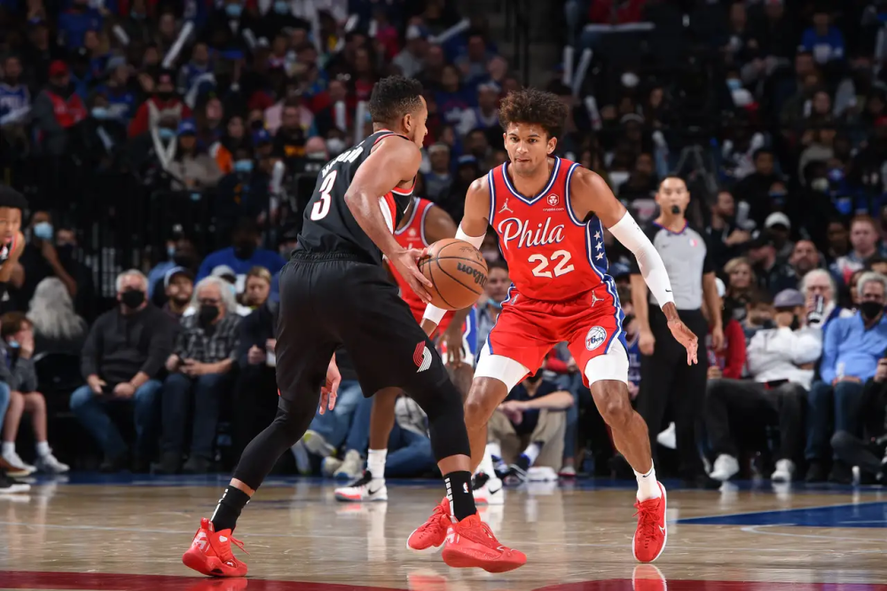 爱游戏入口-包含离谱！夏洛特黄蜂今夜手感冰凉巴黎圣日耳曼队长鼓劲备战法甲，武汉三镇更衣室发声备战欧联的词条